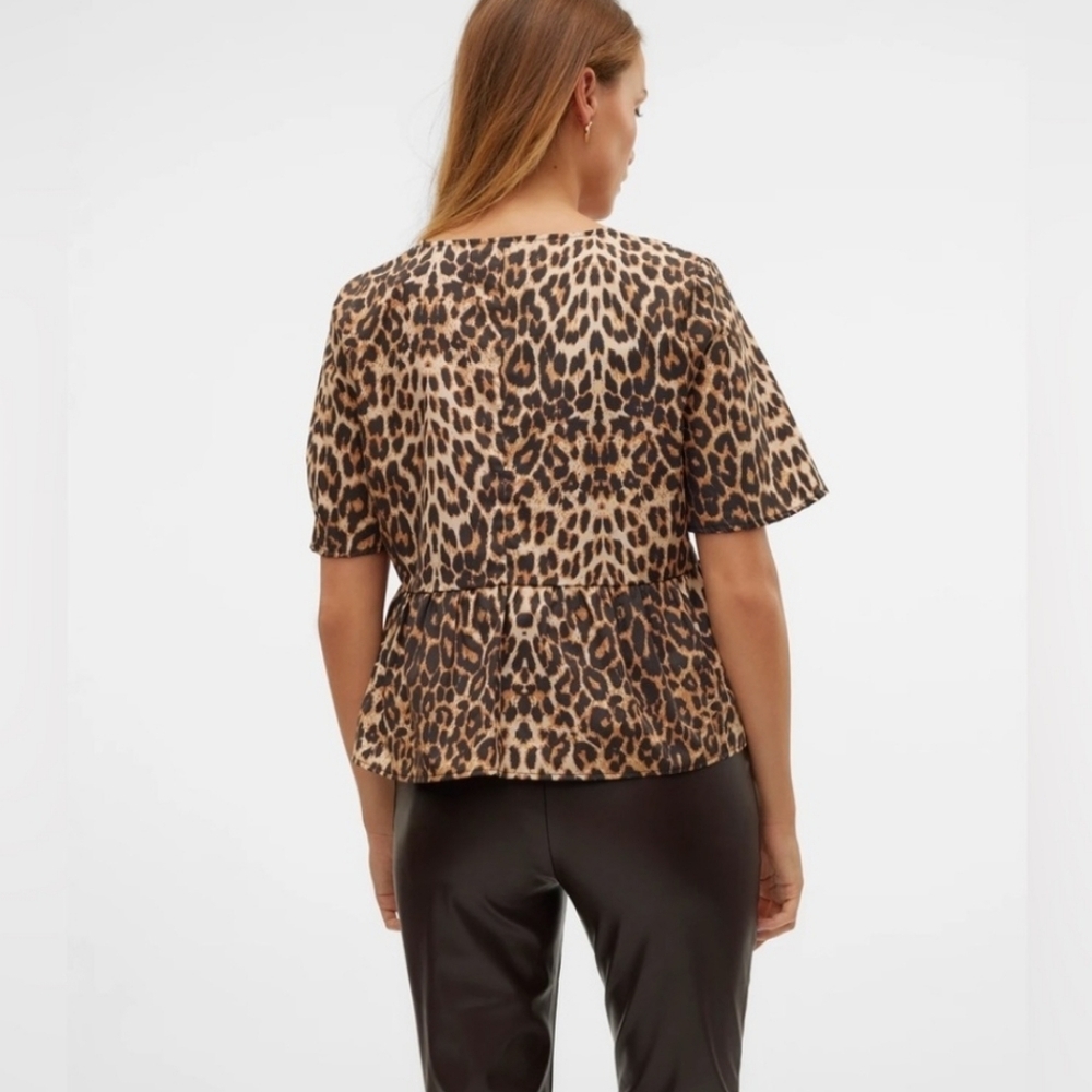 Vero Moda Leopard Print Tie Front Peplum Top, Size XS, NWOT - Picture 2 of 8
